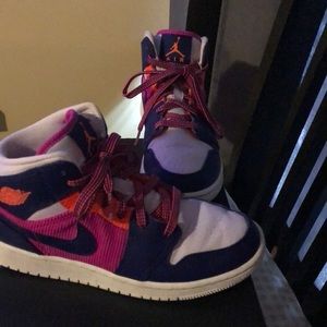 Air Jordan 1 Mid(GS) girls size 4.5 good condition